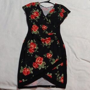 Almost Famous:Women's sz M Blk w/beautiful Red Rose and Gold Print.